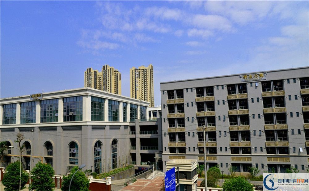 成都市第四十九中學(xué)的學(xué)費(fèi)一期是多少？