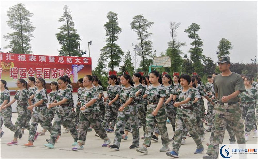 考成都市第十七中學(xué)的分?jǐn)?shù)線是多少？