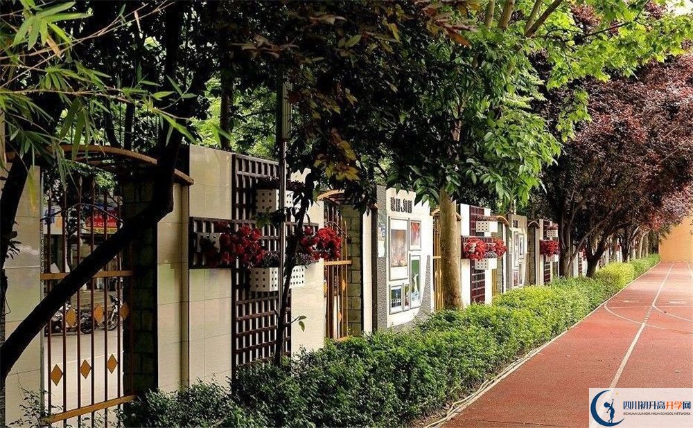 成都大學(xué)附屬中學(xué)一期的學(xué)費(fèi)是多少？