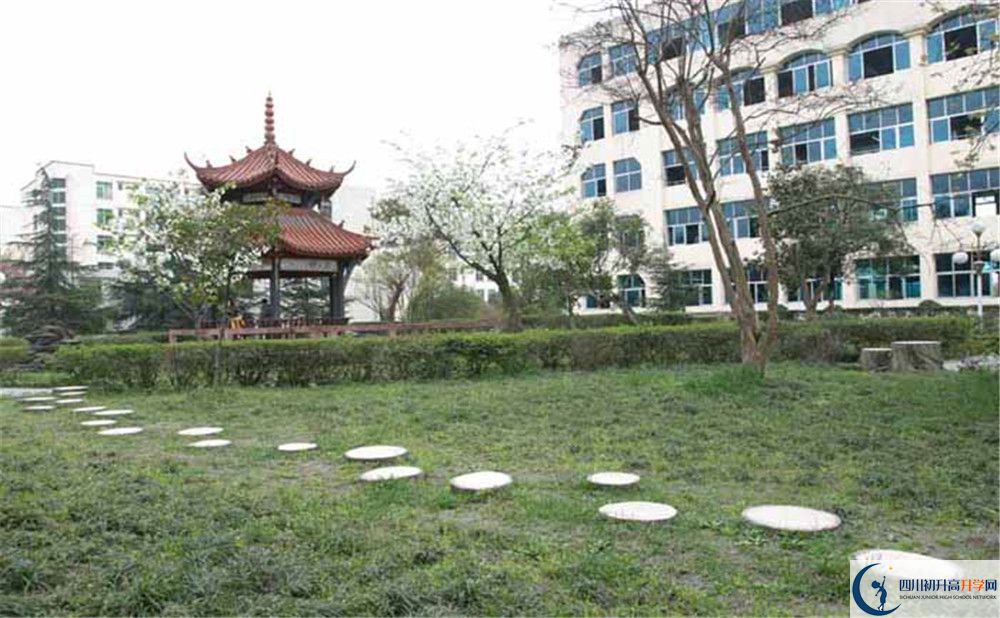 考都江堰外國語實驗學(xué)校的分?jǐn)?shù)線是多少？
