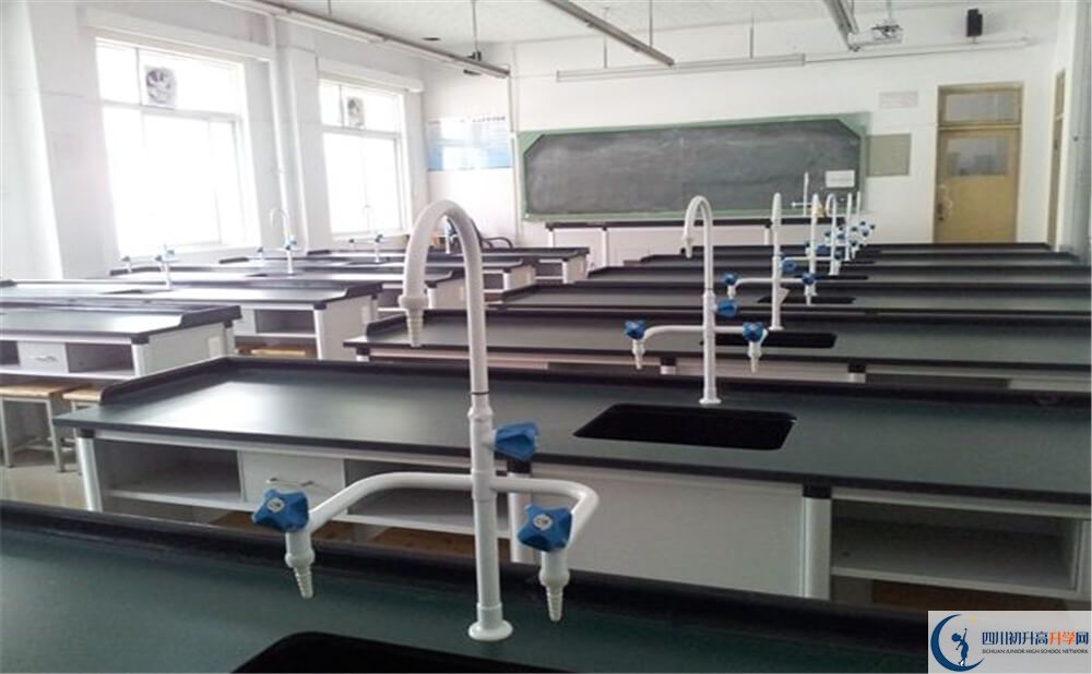 西南交通大學(xué)附屬中學(xué)高中歷年來的分數(shù)線是多少分？