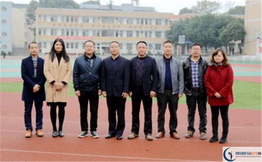 新都泰興中學(xué)高中歷年來的分?jǐn)?shù)線是多少？