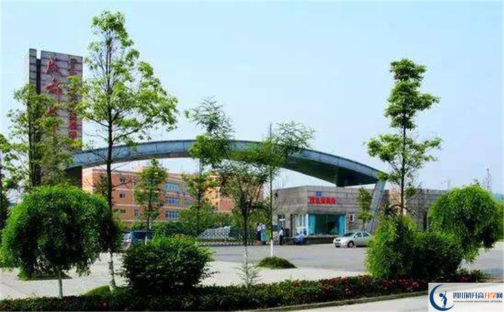 近幾年成都七中實(shí)驗(yàn)學(xué)校高中錄取的分?jǐn)?shù)線是多少？