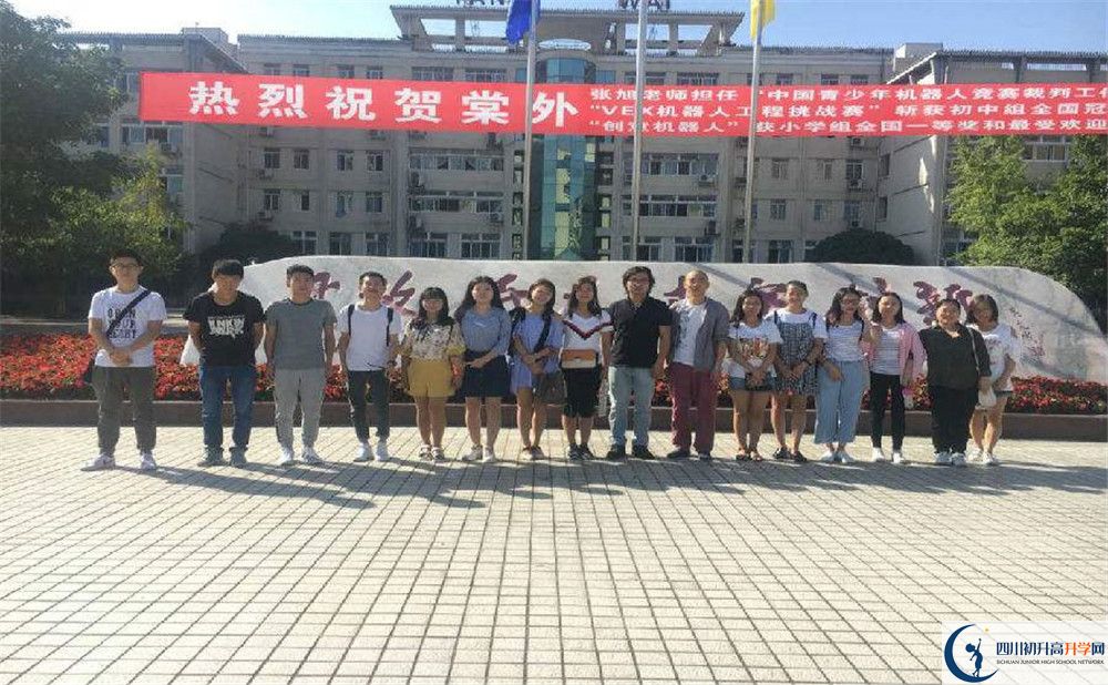 近幾年成都棠湖外國(guó)語學(xué)校高中錄取的分?jǐn)?shù)線是多少？