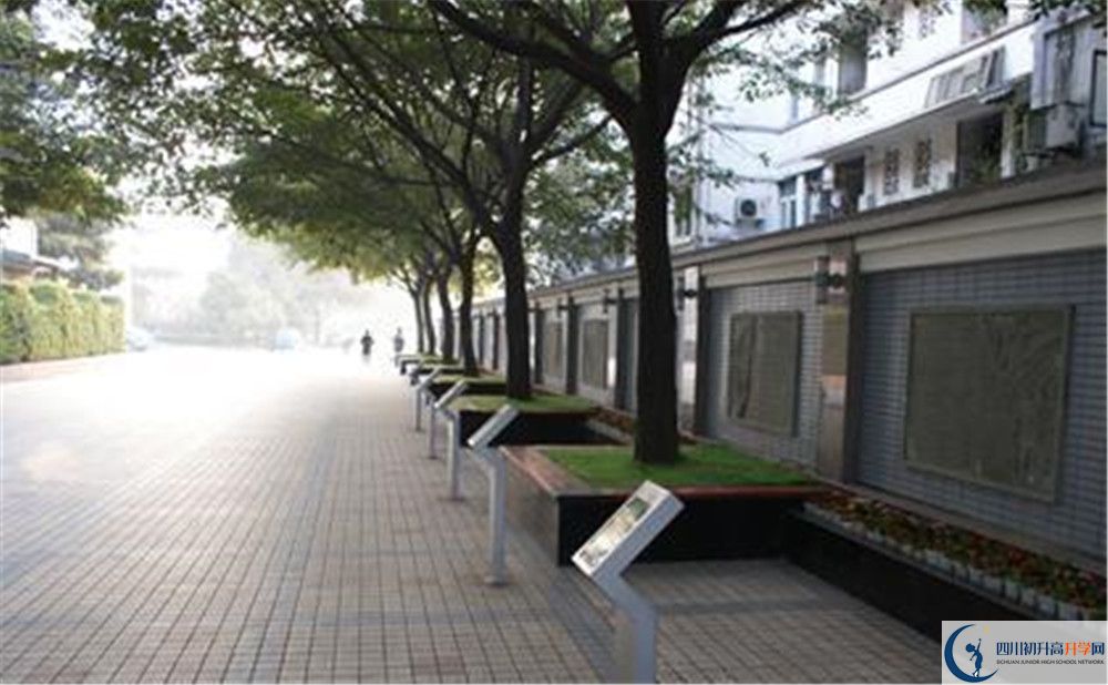成都市田家炳中學(xué)住宿條件怎么樣？					