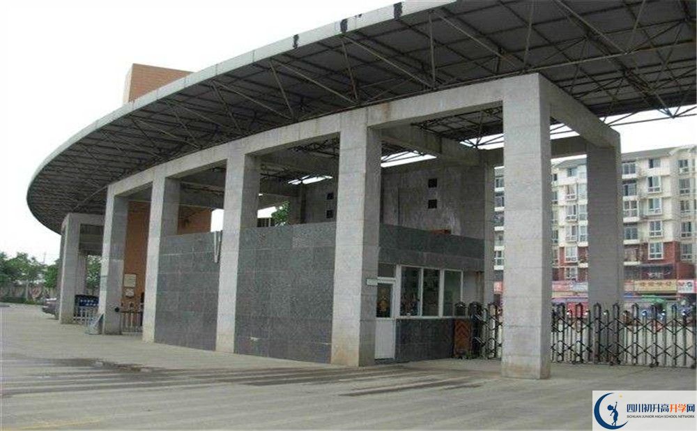 成都市龍泉中學(xué)地址在哪里？