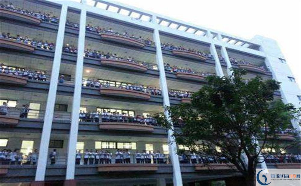 成都樹德中學住宿費用是多少錢？