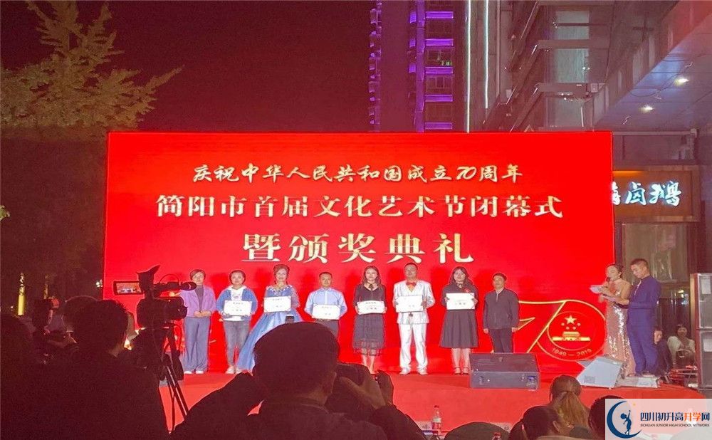 石橋中學(xué)高一多久放一次假？					