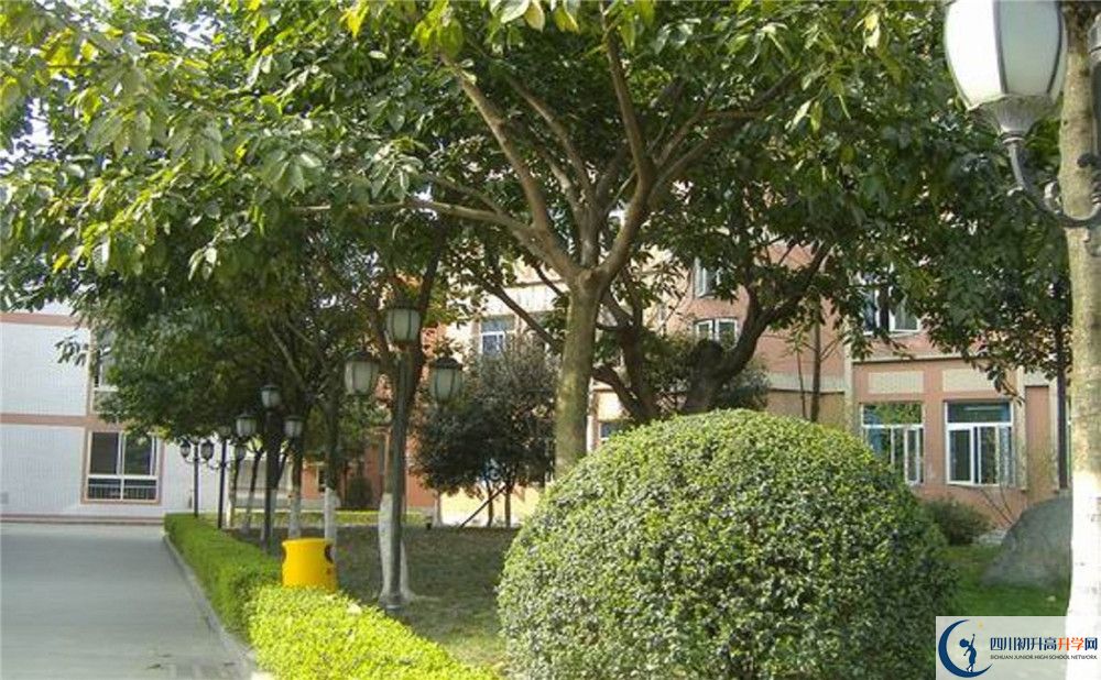 成都西川中學的高中住宿怎么樣？