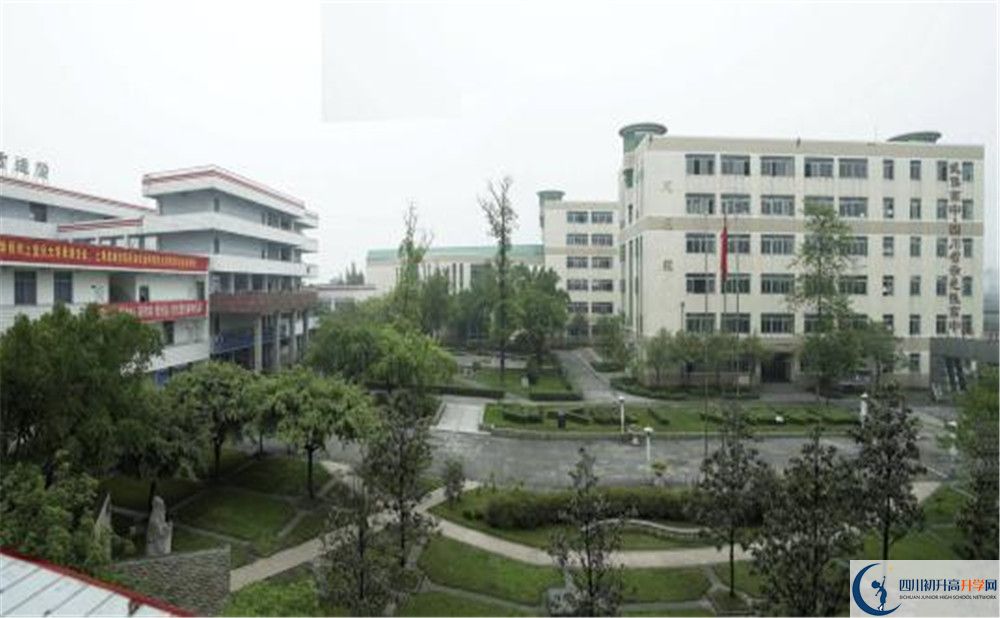 武侯高級(jí)中學(xué)的高中住宿怎么樣？