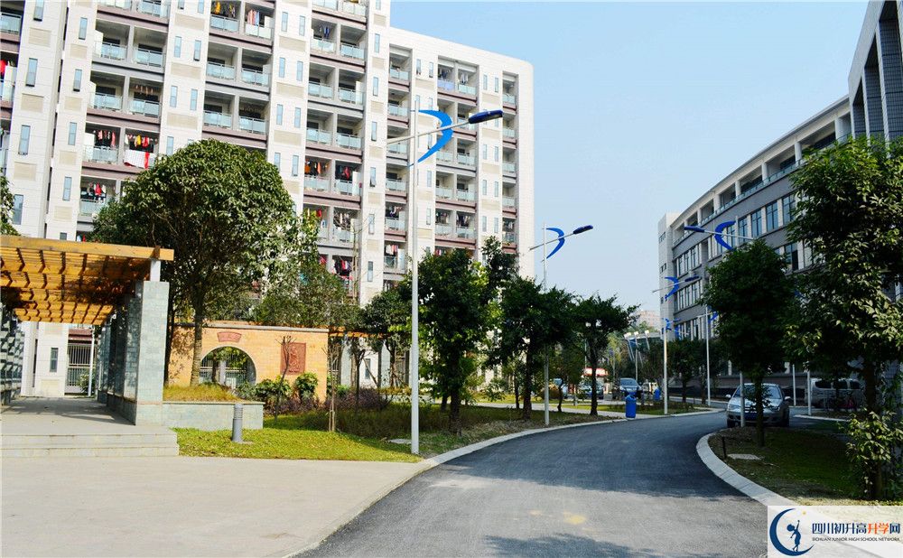 大彎中學(xué)高中部地址在哪？