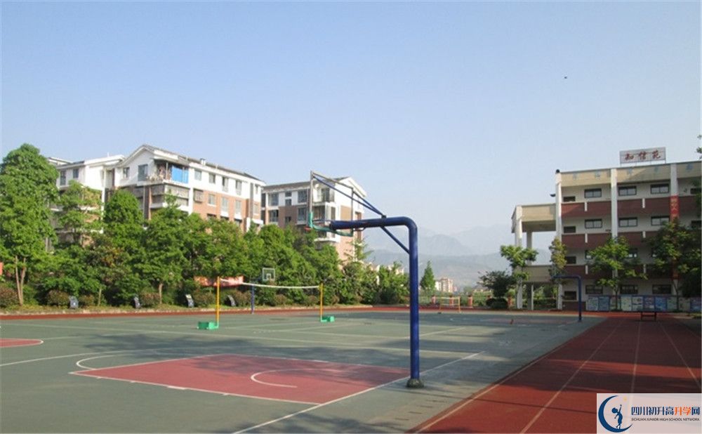 都江堰育才學(xué)校的高中住宿怎么樣？