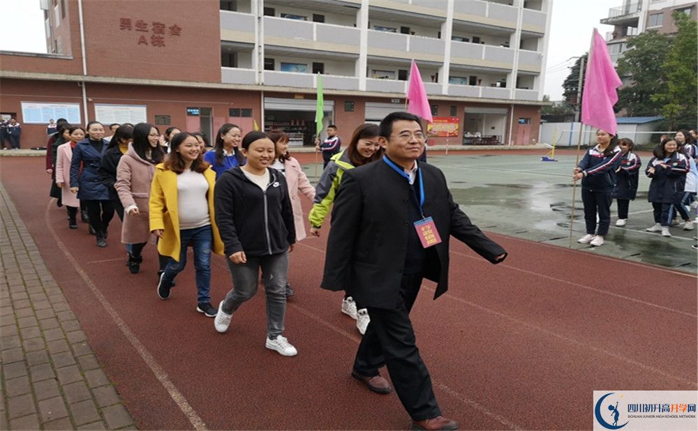 都江堰育才學校平行班與實驗班差多少？