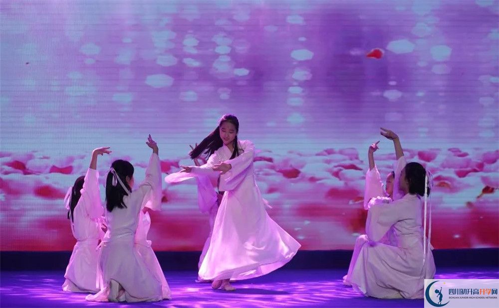 北京第二外國(guó)語(yǔ)學(xué)院成都附屬中學(xué)實(shí)驗(yàn)班人數(shù)是多少？