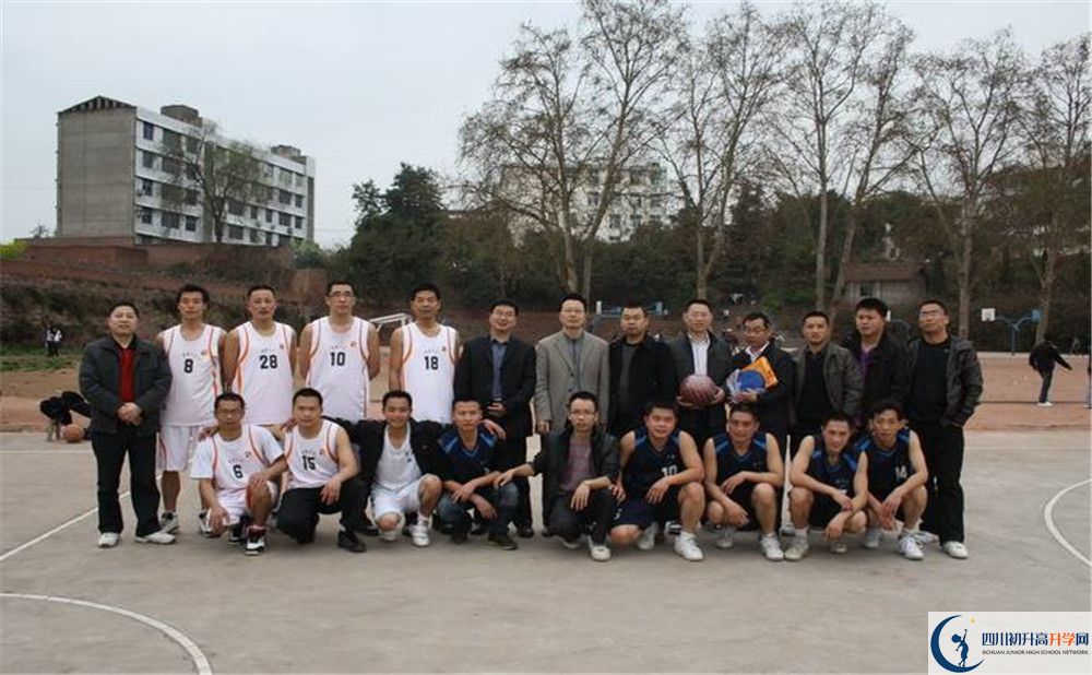 賈家中學平行班與實驗班差多少？