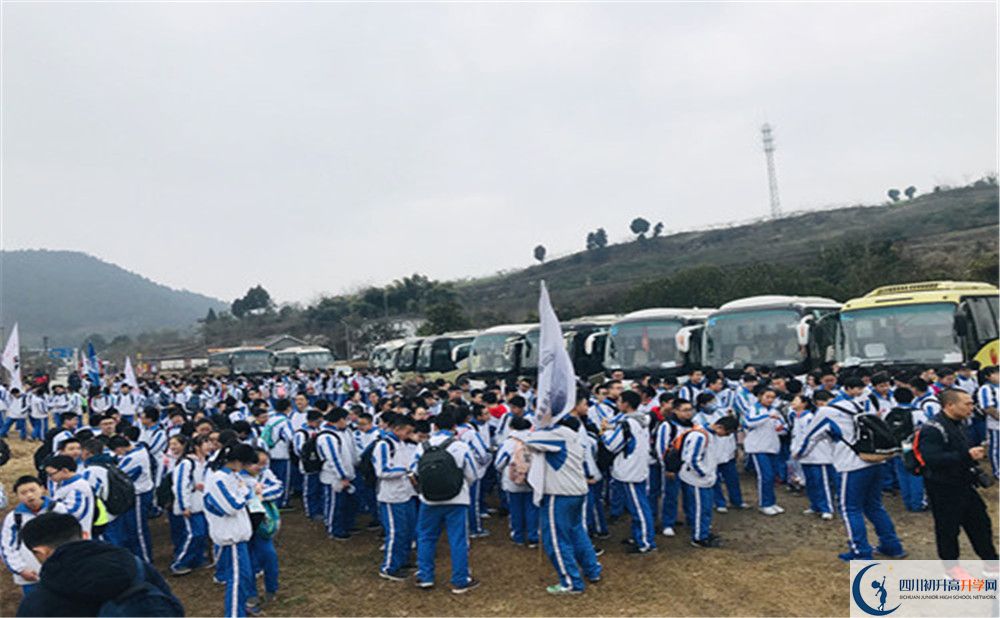 成都七中八一學校是重點中學嗎？