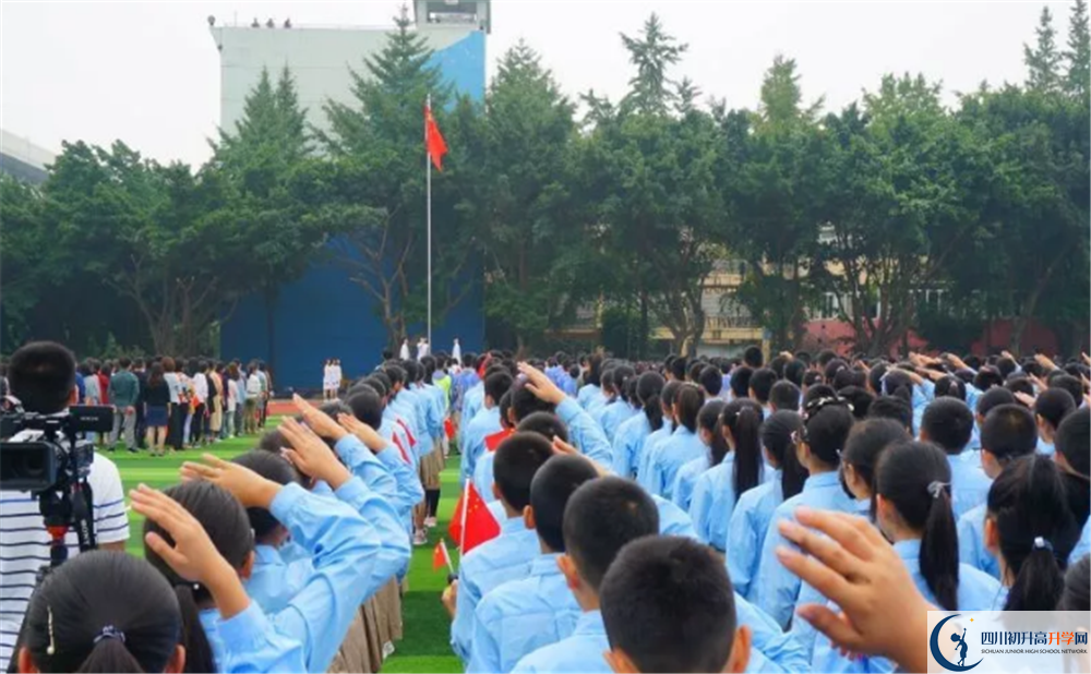 四川師范大學(xué)實(shí)驗(yàn)外國(guó)語(yǔ)學(xué)校實(shí)驗(yàn)班學(xué)費(fèi)貴嗎？