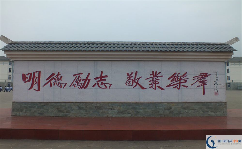 淮口中學(xué)是私立收費(fèi)嗎？