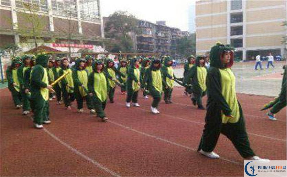 四川大學附屬中學實驗班學費貴嗎？