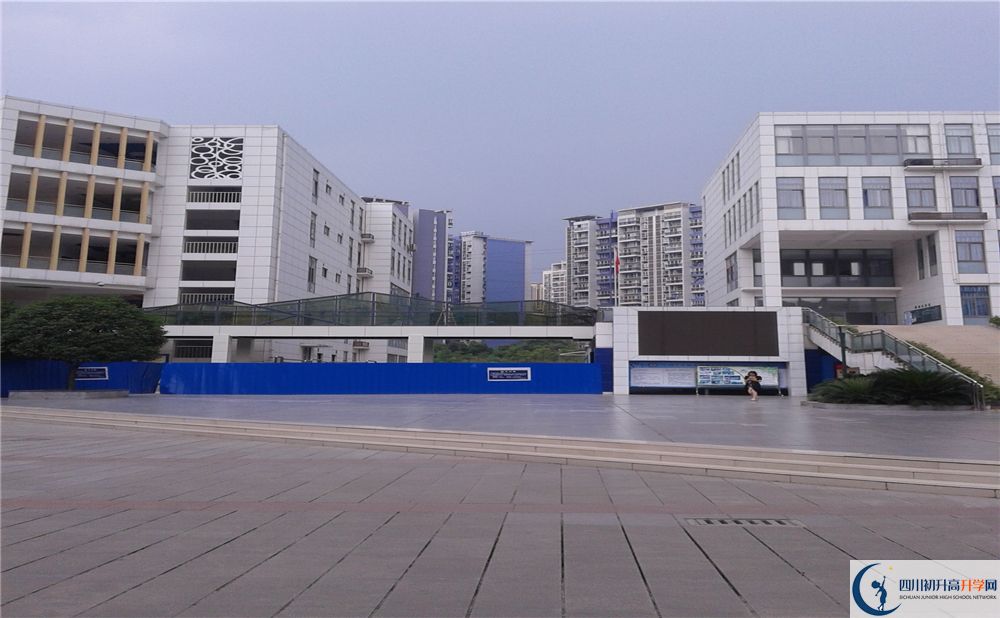 成都市第三中學高中分班考試難嗎？