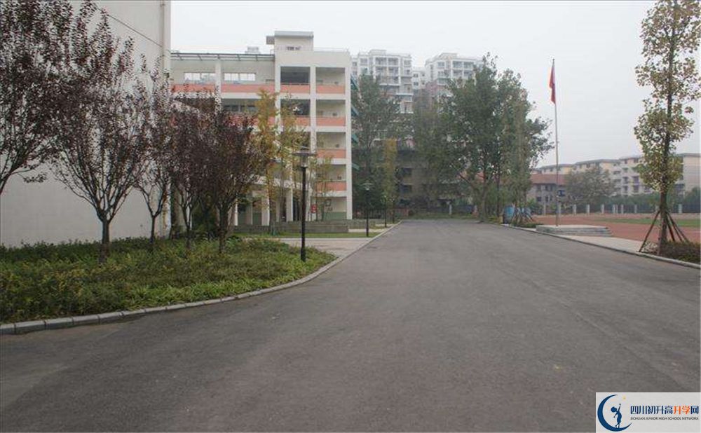 四川師范大學(xué)附屬中學(xué)實驗班學(xué)費貴嗎？