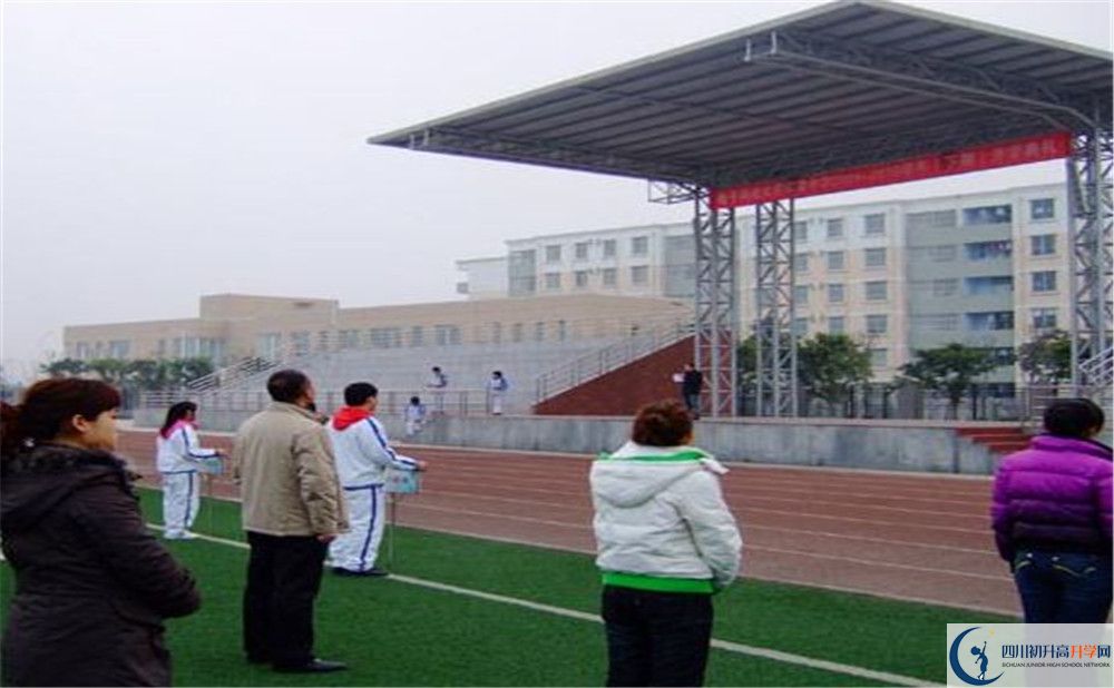 電子科技大學(xué)實(shí)驗(yàn)中學(xué)在校學(xué)生總?cè)藬?shù)是多少？