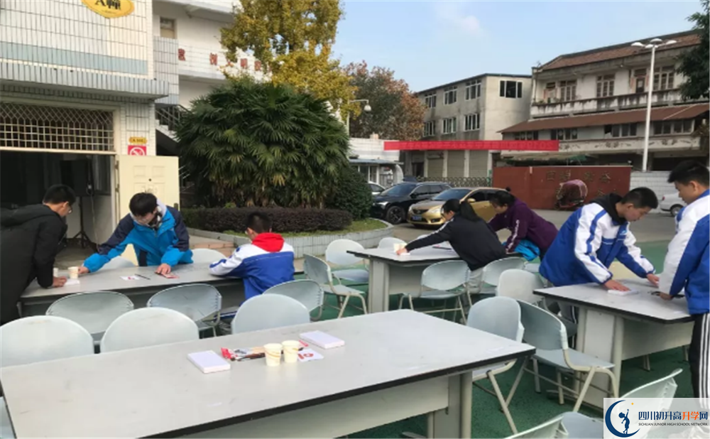 新都泰興中學補課嗎？