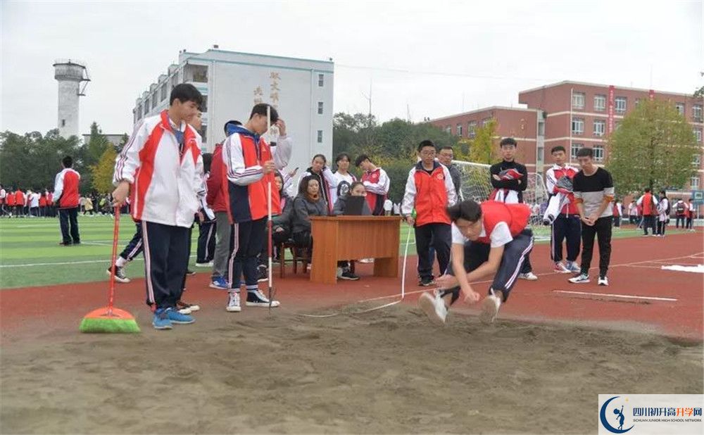壽安中學(xué)在校學(xué)生總?cè)藬?shù)是多少？