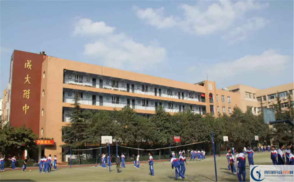 成都大學(xué)附屬中學(xué)軍訓(xùn)多久？