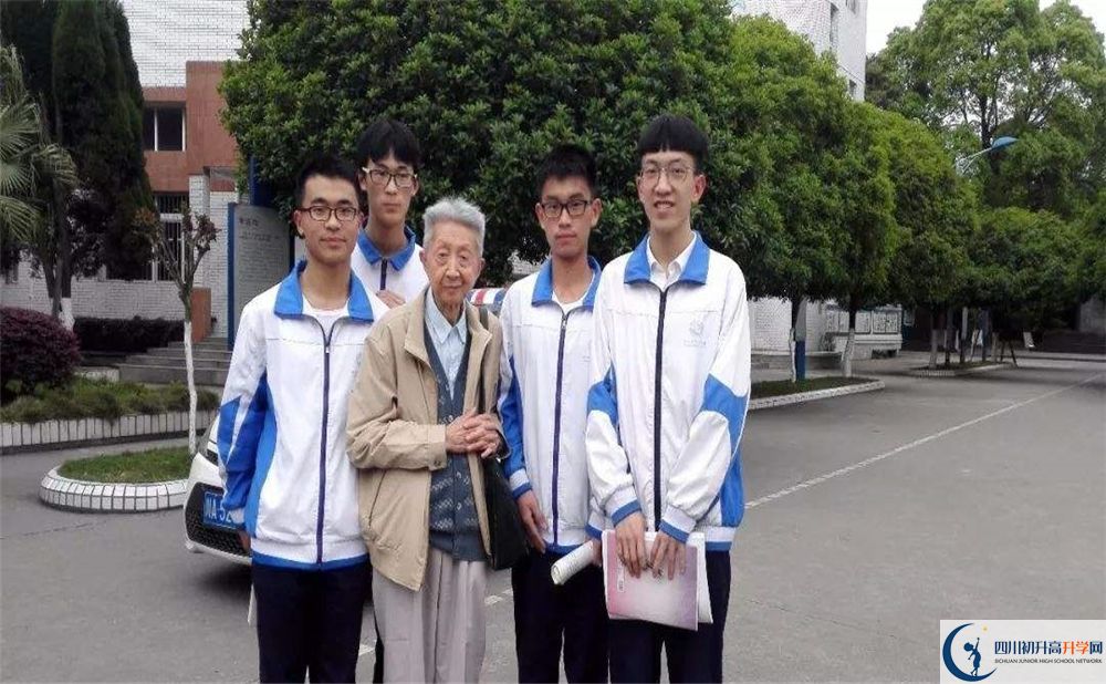 彭州中學2020年住宿怎么樣？
